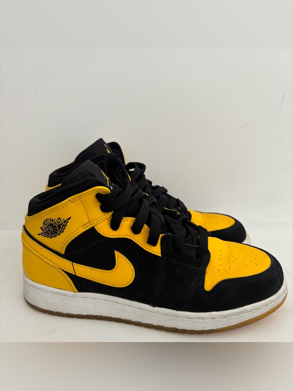 Air Jordan 1 Mid New Love — Size 4.5Y